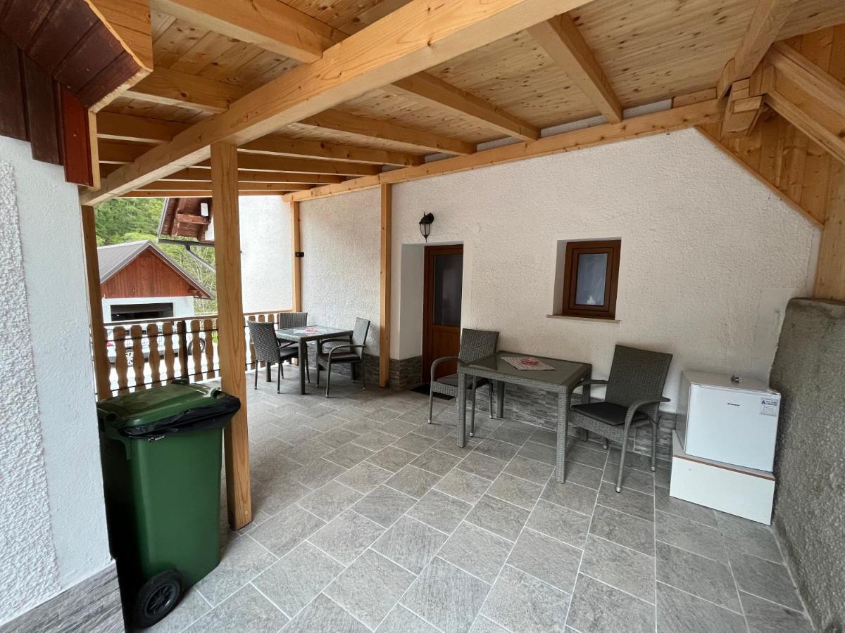 Apartmaji In Sobe Cuder Soča Exteriör bild