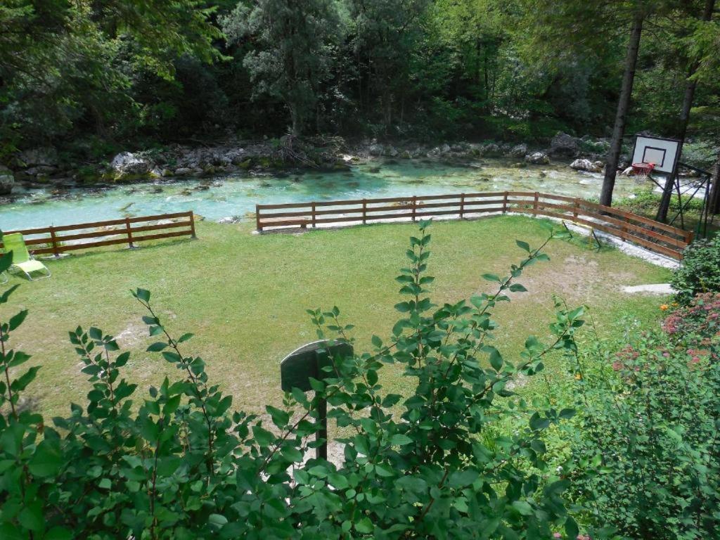 Apartmaji In Sobe Cuder Soča Exteriör bild