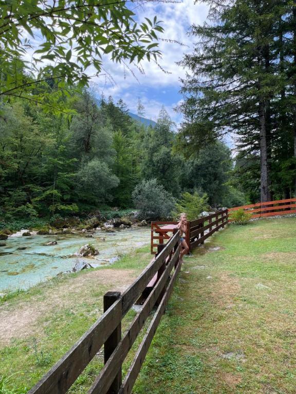 Apartmaji In Sobe Cuder Soča Exteriör bild