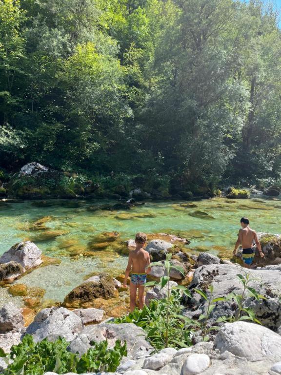 Apartmaji In Sobe Cuder Soča Exteriör bild