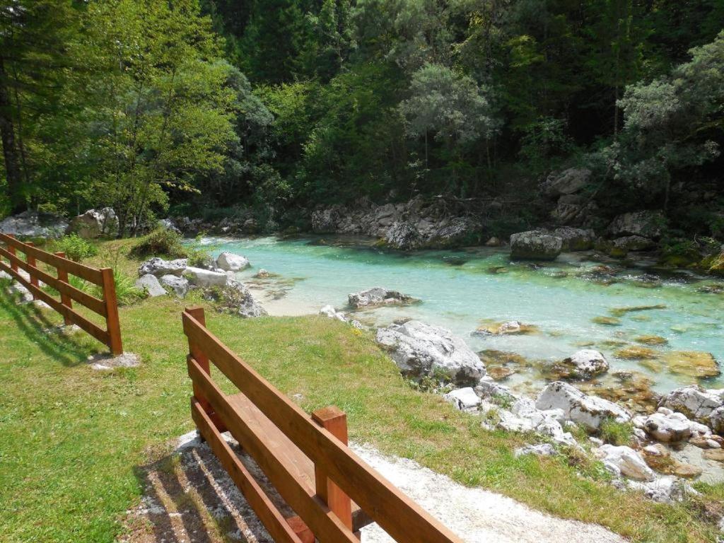 Apartmaji In Sobe Cuder Soča Exteriör bild