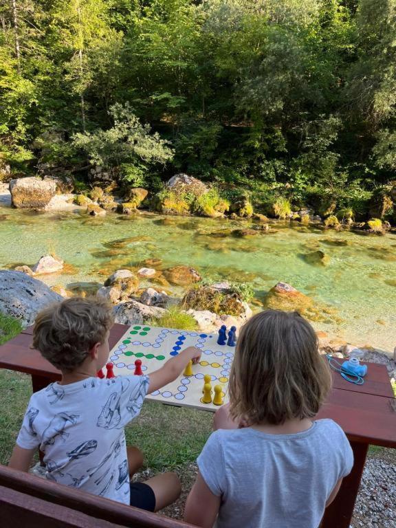 Apartmaji In Sobe Cuder Soča Exteriör bild