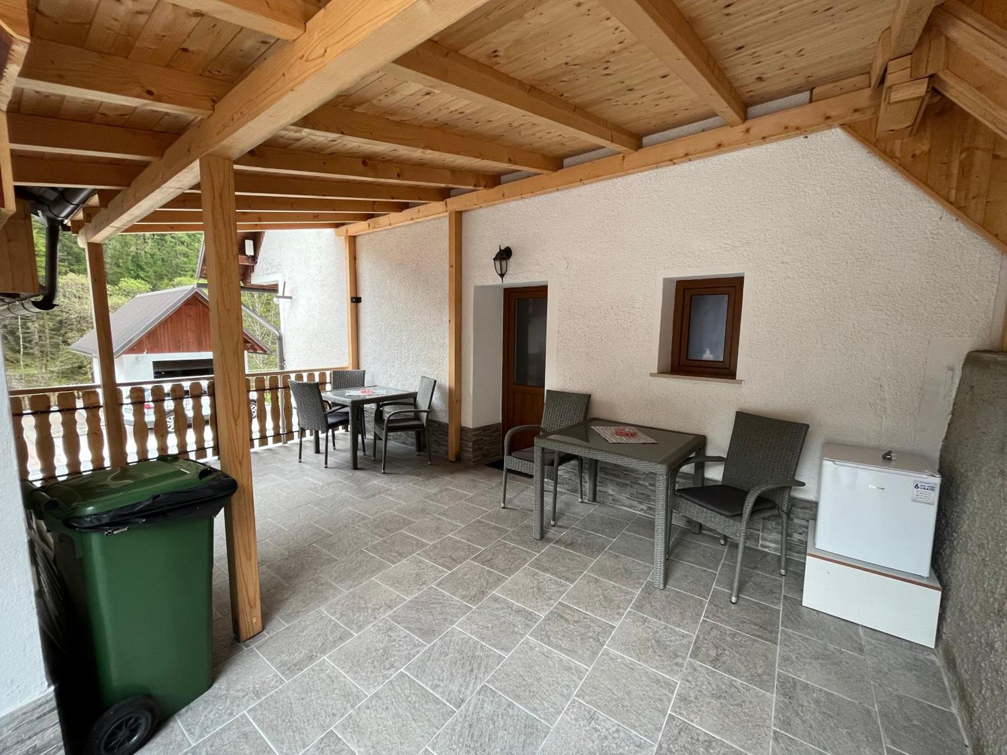 Apartmaji In Sobe Cuder Soča Exteriör bild